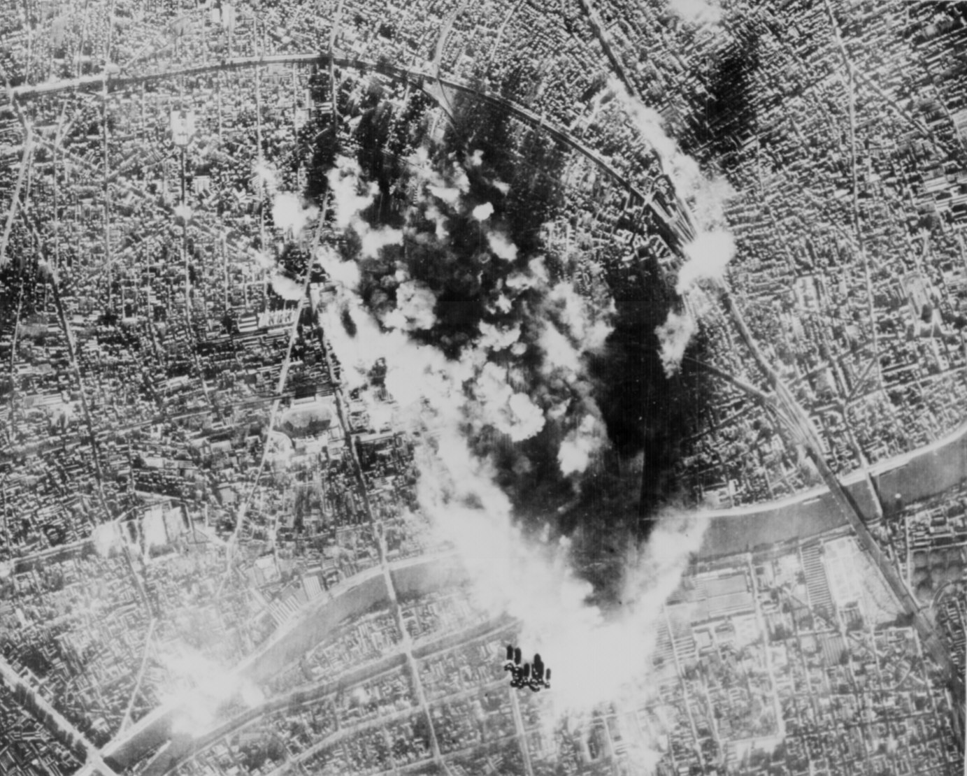 14 - B-17 bombing occupied Paris.jpg